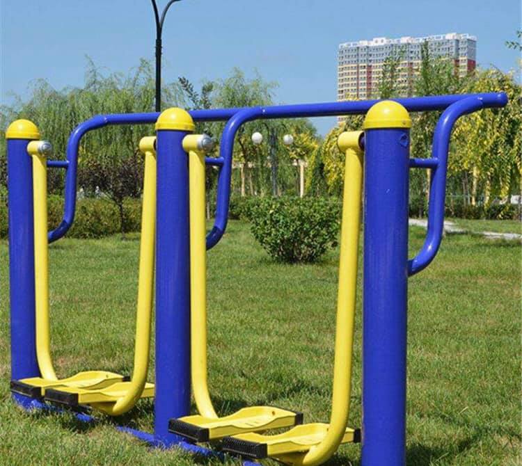 中国の公園に備え付けの健康遊具(器具?)について